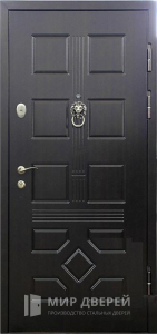 Белая дверь в коттедж №15 - фото вид снаружи