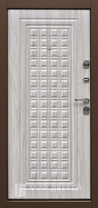 Белая дверь в коттедж №15 - фото вид изнутри